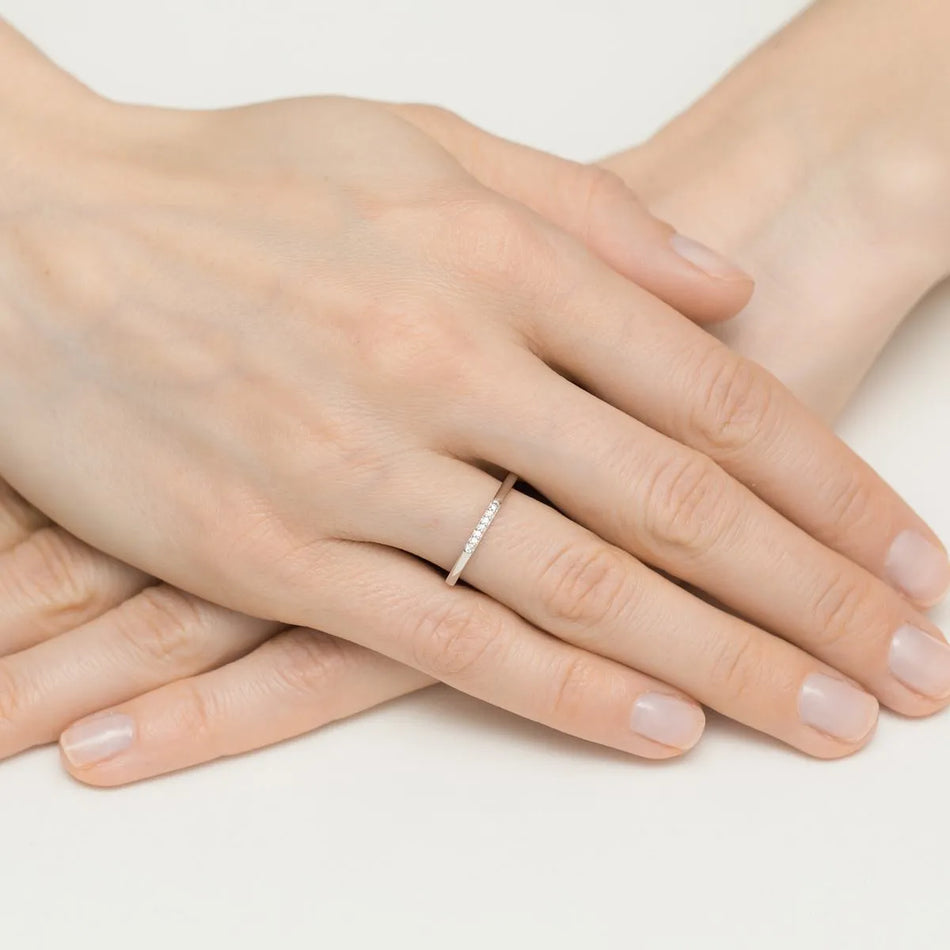 Strieborný prsteň so zirkónmi