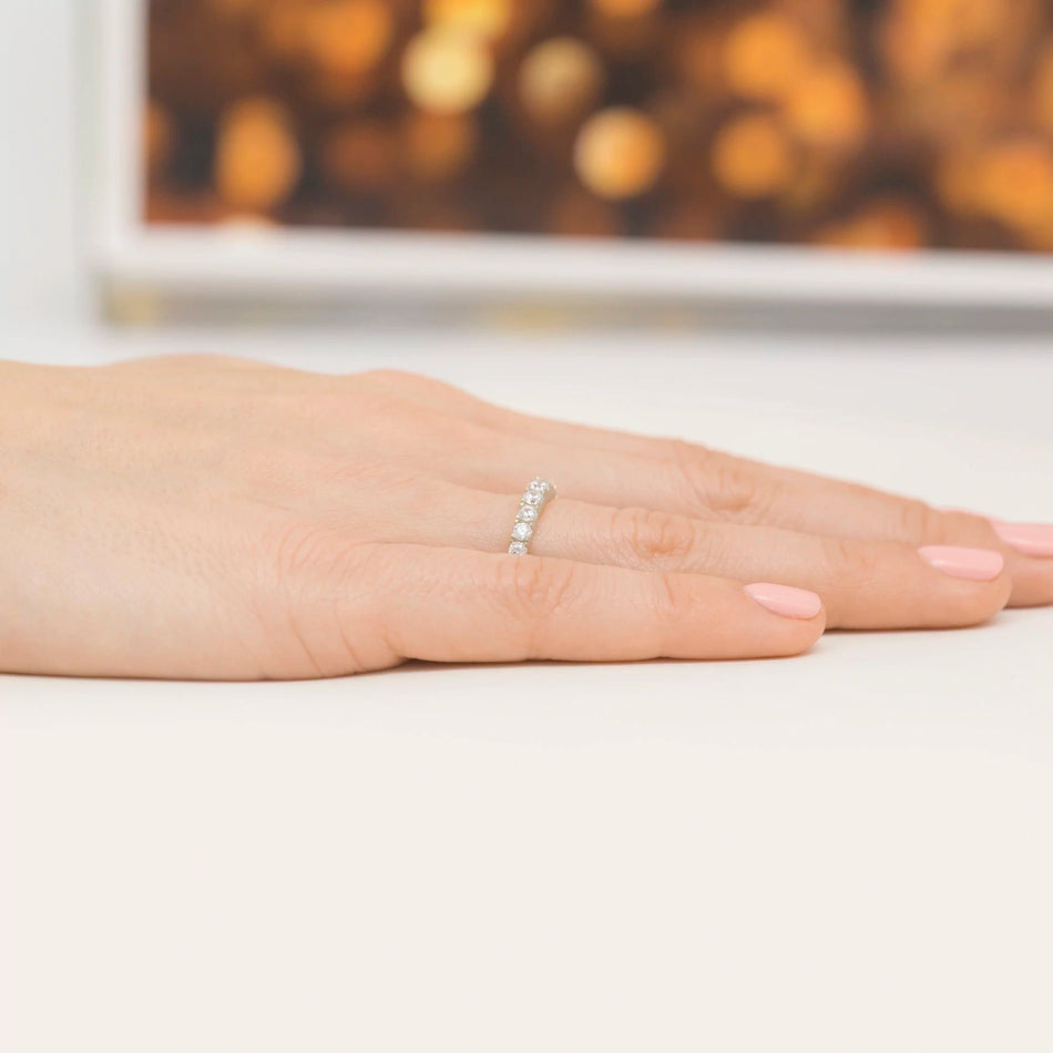 Strieborný prsteň so zirkónmi