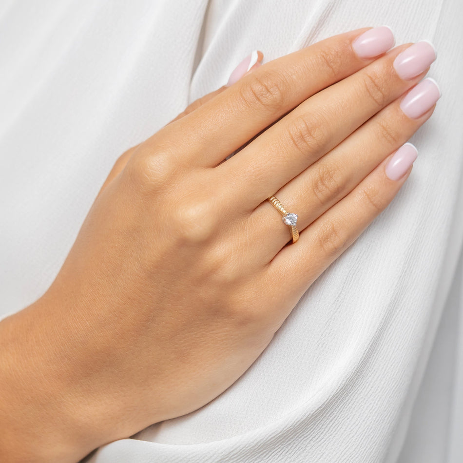 Zlatý prsteň so zirkónmi