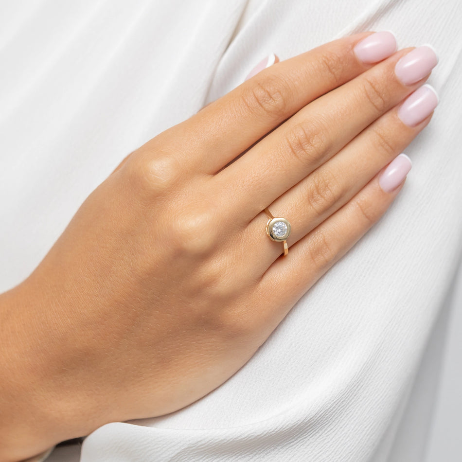 Zlatý prsteň so zirkónmi