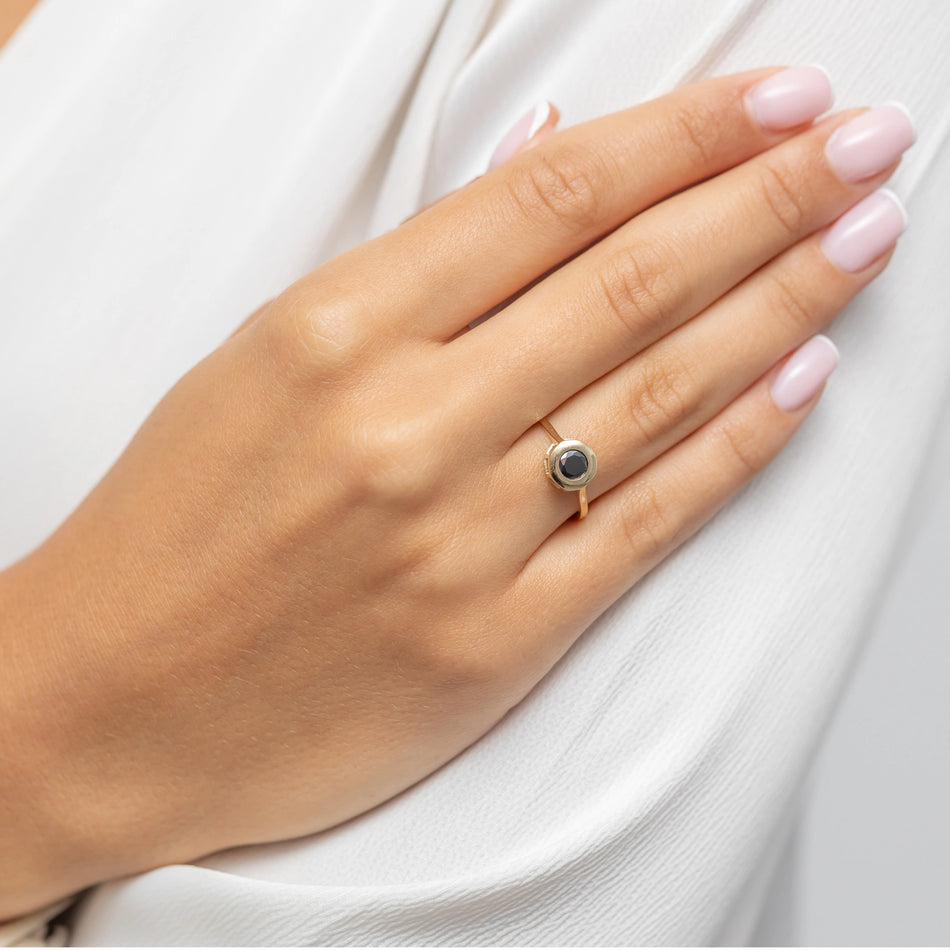 Zlatý prsteň so zirkónmi