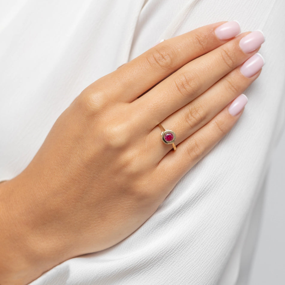 Zlatý prsteň so zirkónmi