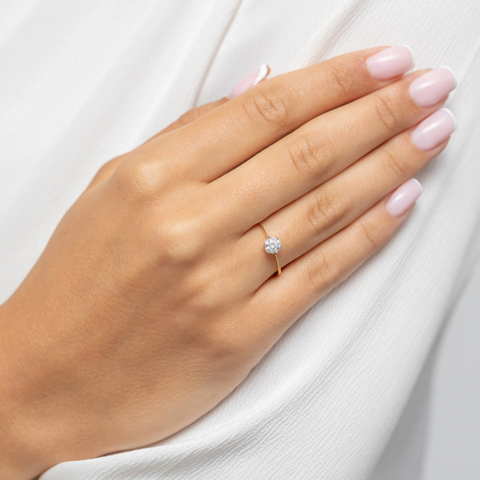 Zlatý prsteň so zirkónmi