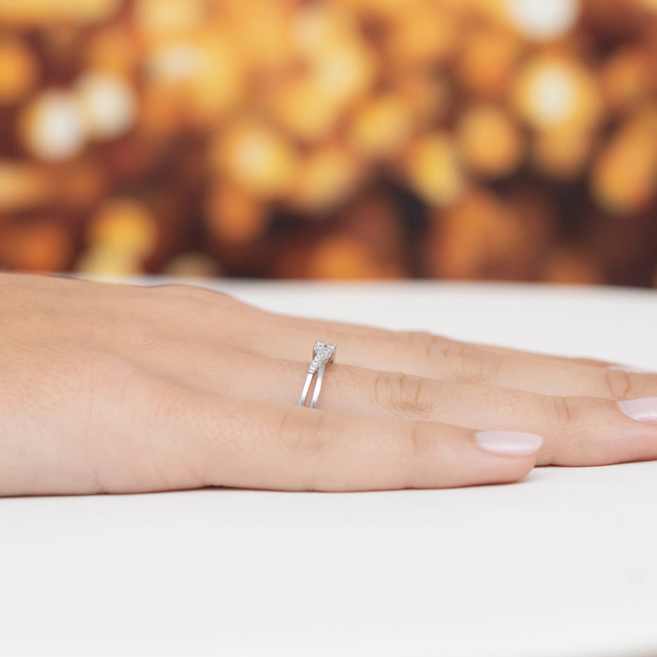 Strieborný prsteň so zirkónmi