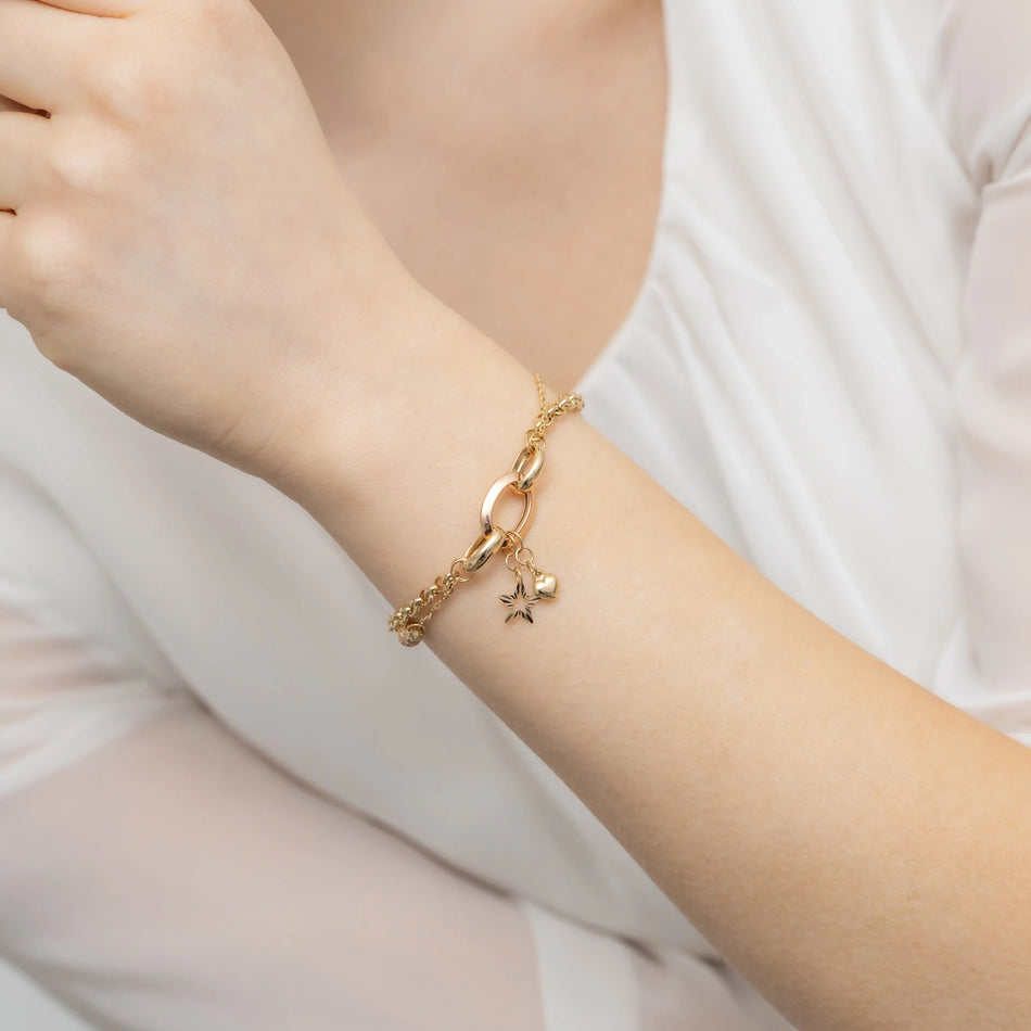 Zlatý trojfarebný náramok s dvojitým reťazcom a príveskami