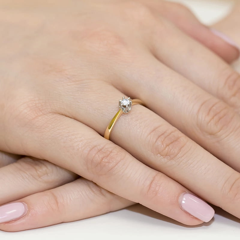 Gold Ring with 0.10ct Diamond