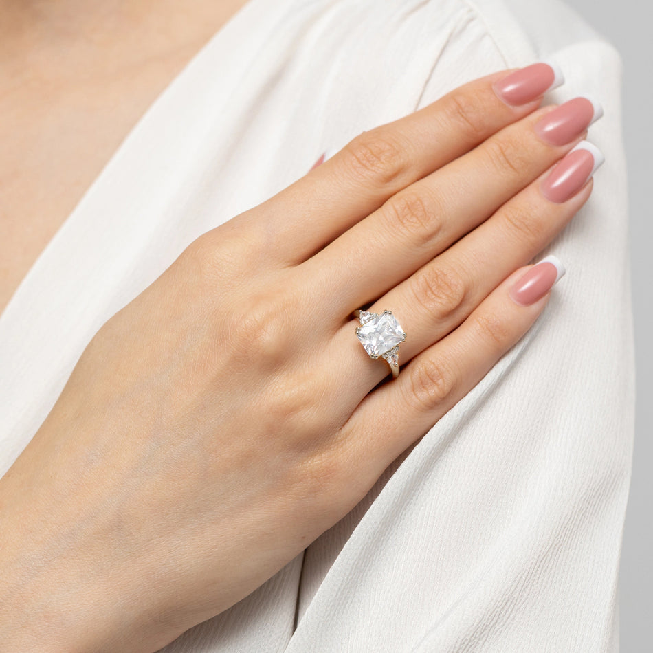 Strieborný prsteň so zirkónmi