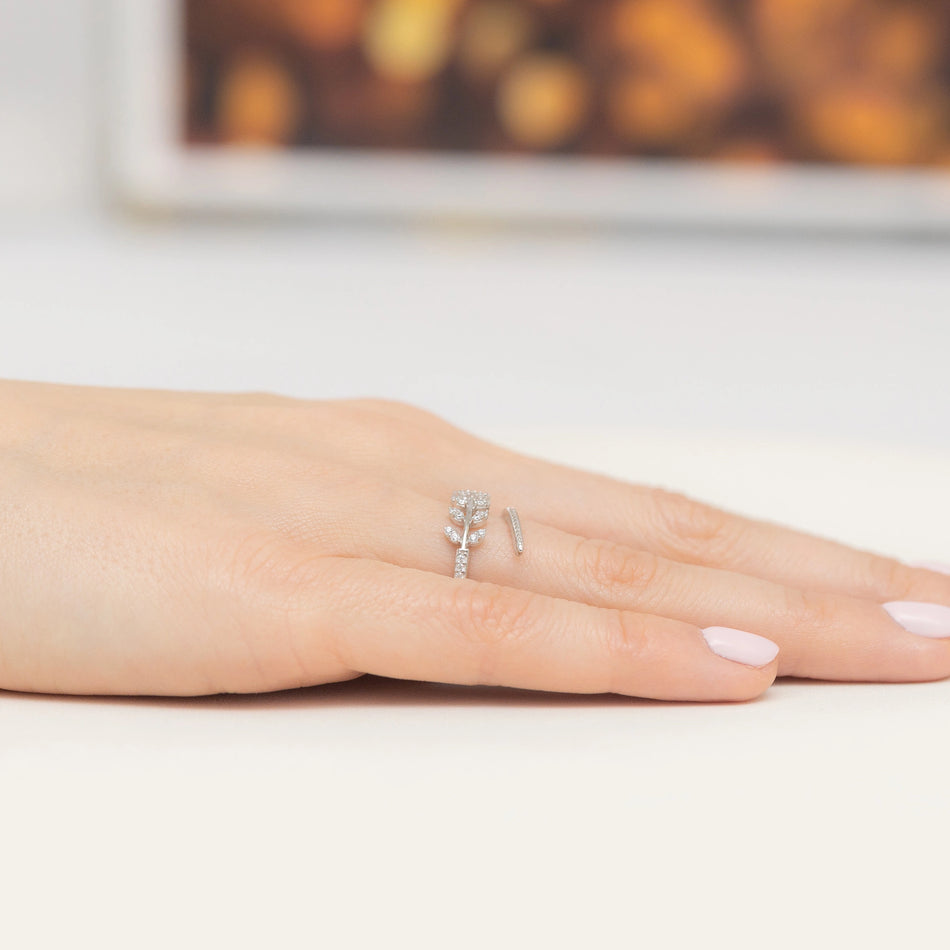 Strieborný prsteň so zirkónmi