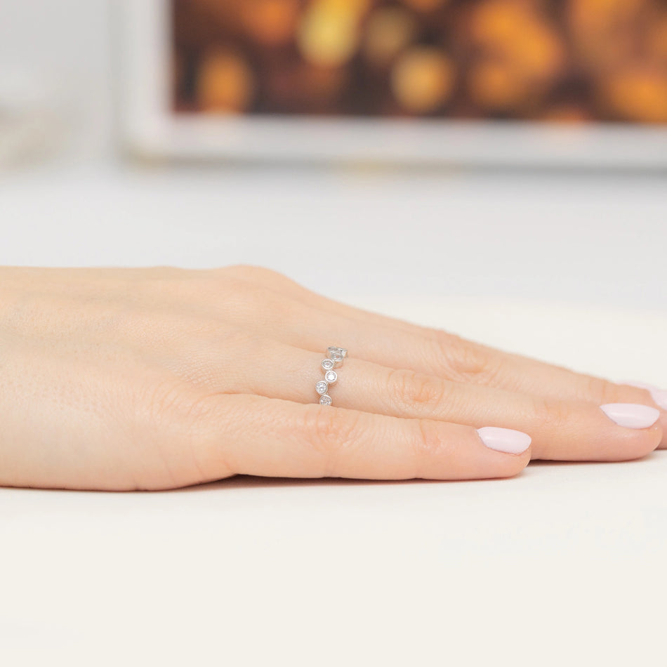 Strieborný prsteň so zirkónmi