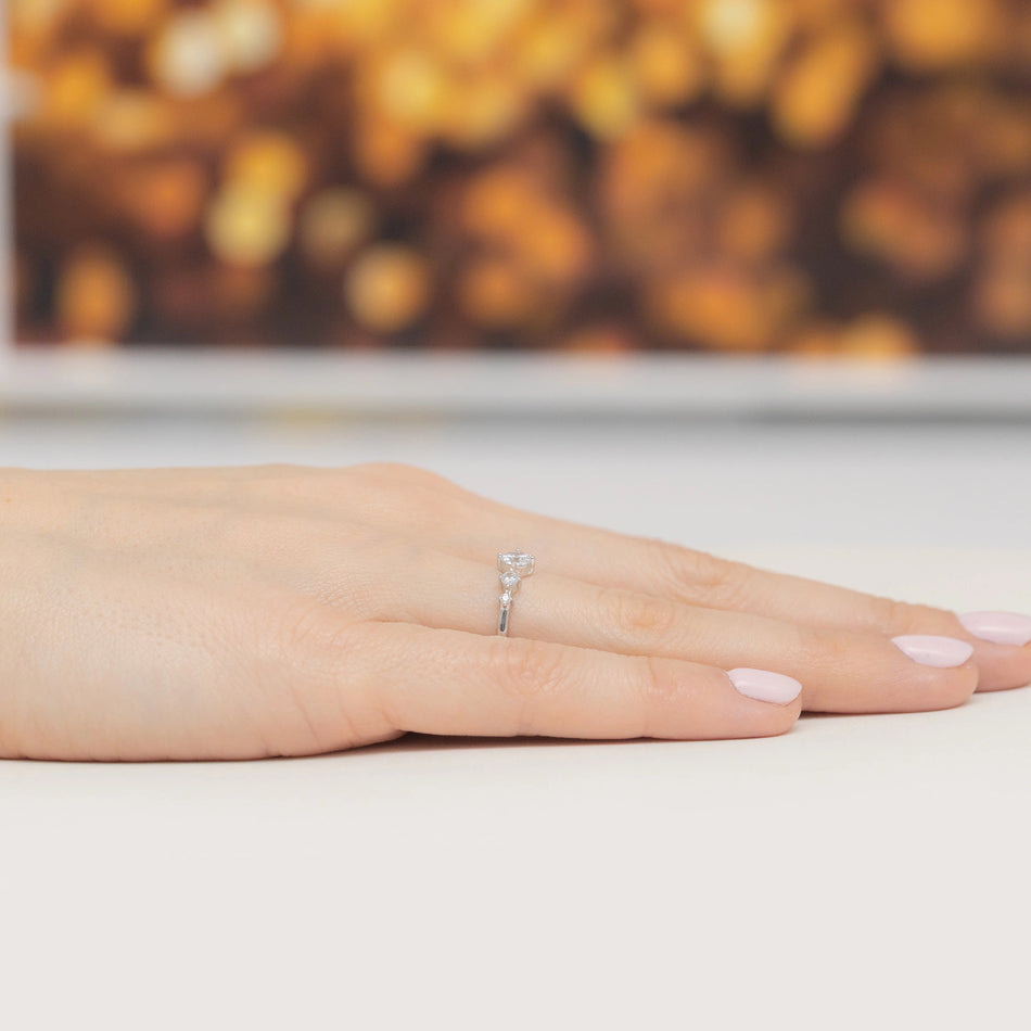 Strieborný prsteň so zirkónmi