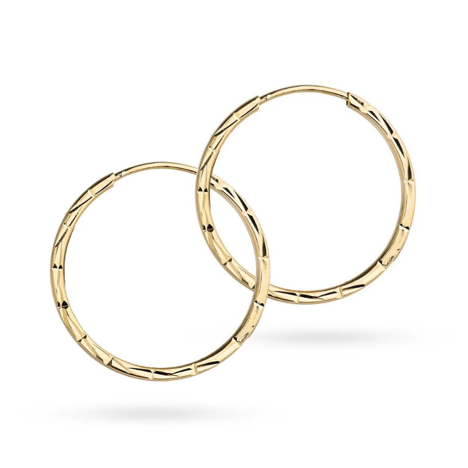 Zlaté kruhové zásuvacie náušnice