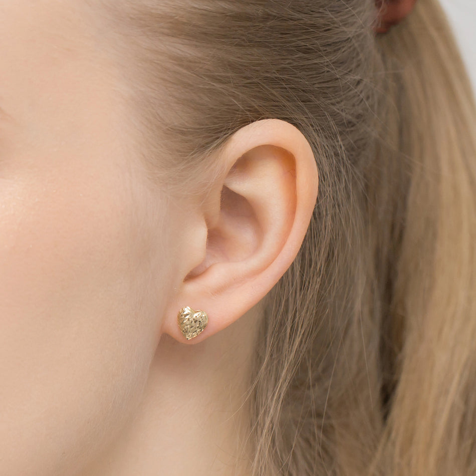 Zlaté puzeta náušnice srdce