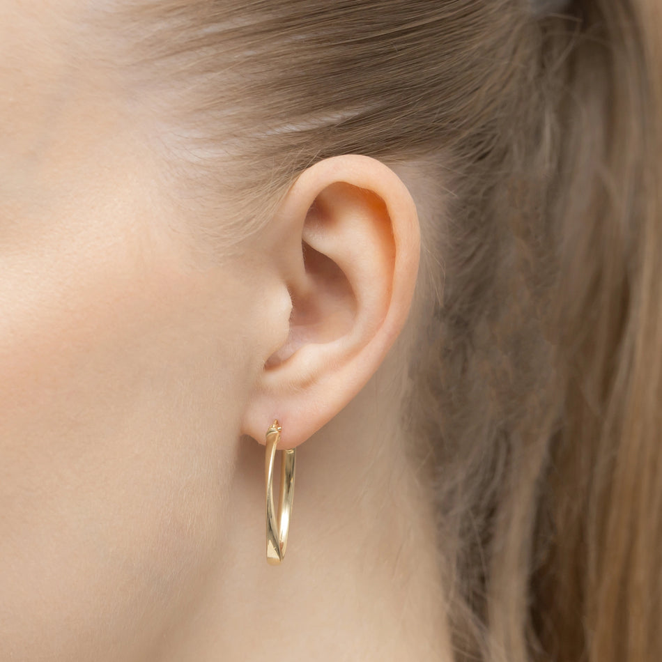 Zlaté kruhové zásuvacie náušnice