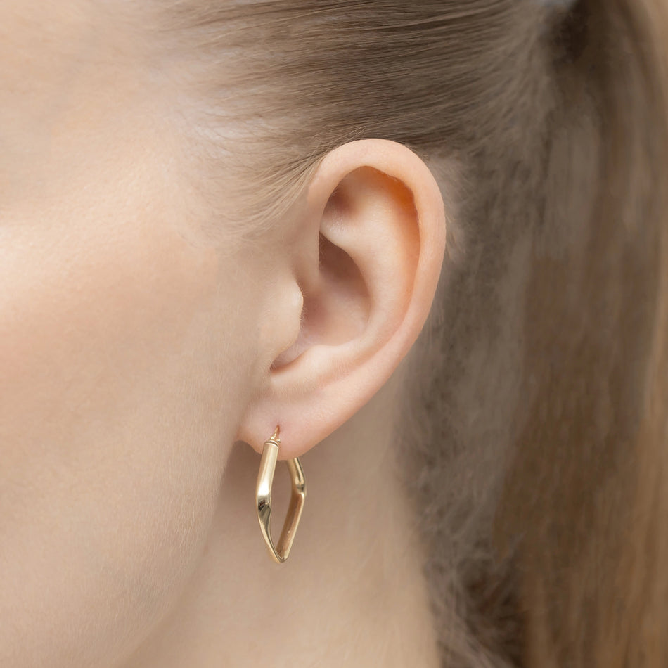 Zlaté kruhové zásuvacie náušnice