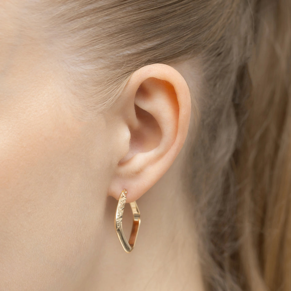 Zlaté kruhové zásuvacie náušnice