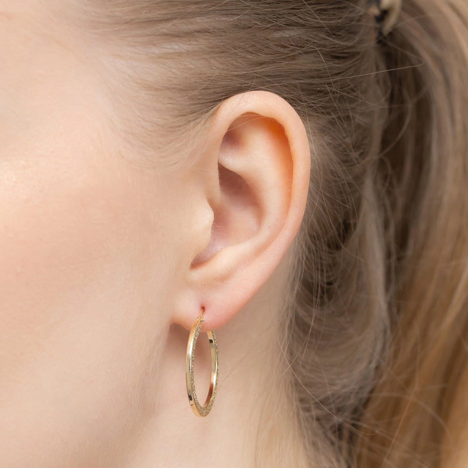 Zlaté kruhové zásuvacie náušnice