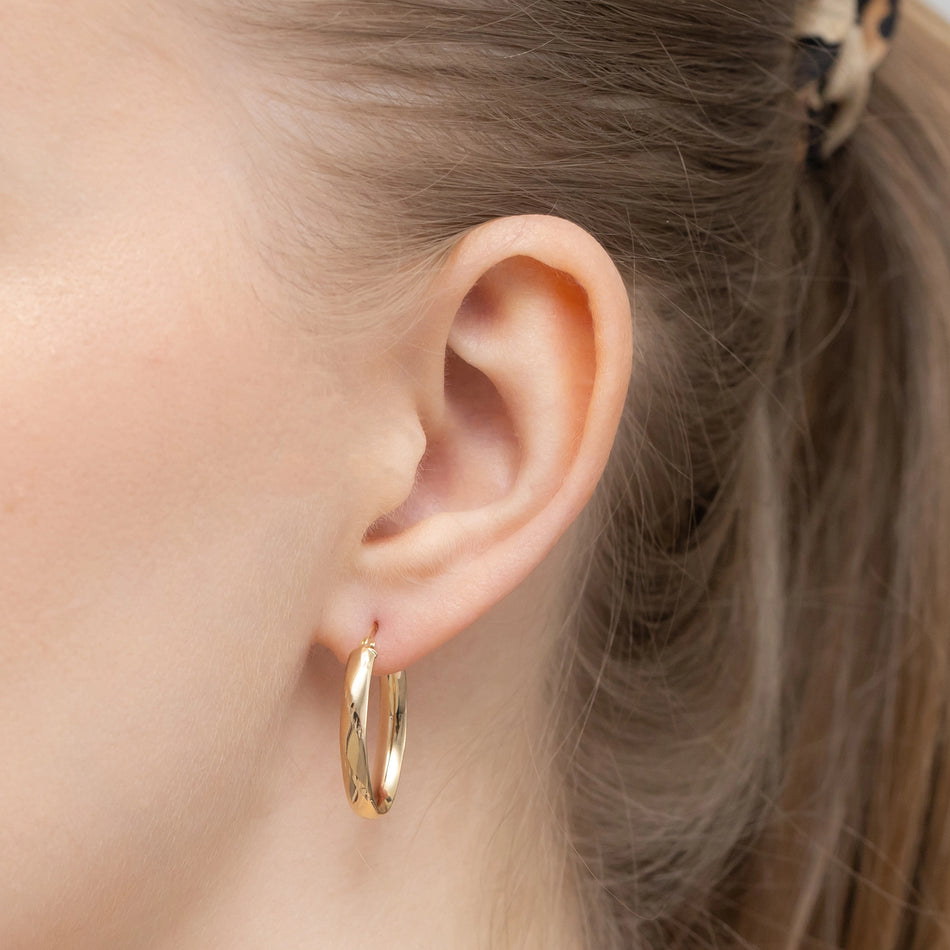 Zlaté kruhové zásuvacie náušnice