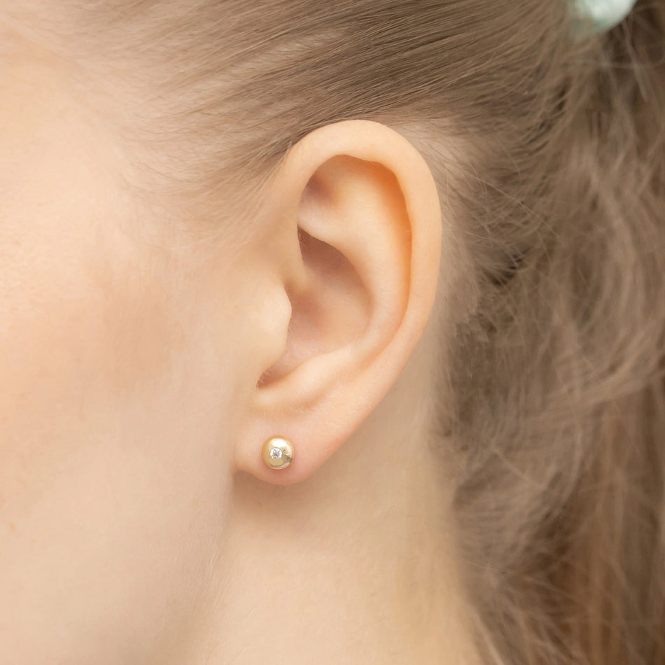 Zlaté puzety náušnice s polovičnými korálkami