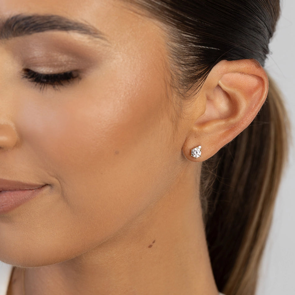 Zlaté náušnice s 0,50 ct a 0,029 ct laboratórnymi diamantmi