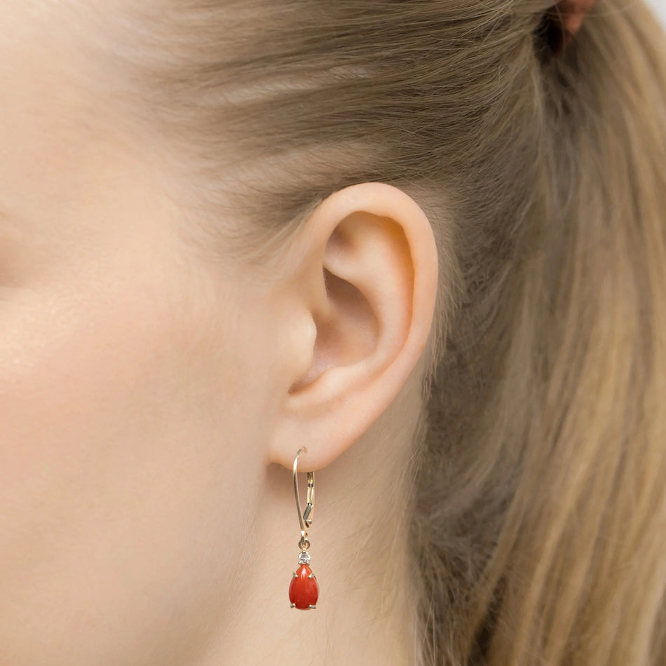 Zlaté náušnice s koralmi 0,65 ct a diamantmi 0,06 ct