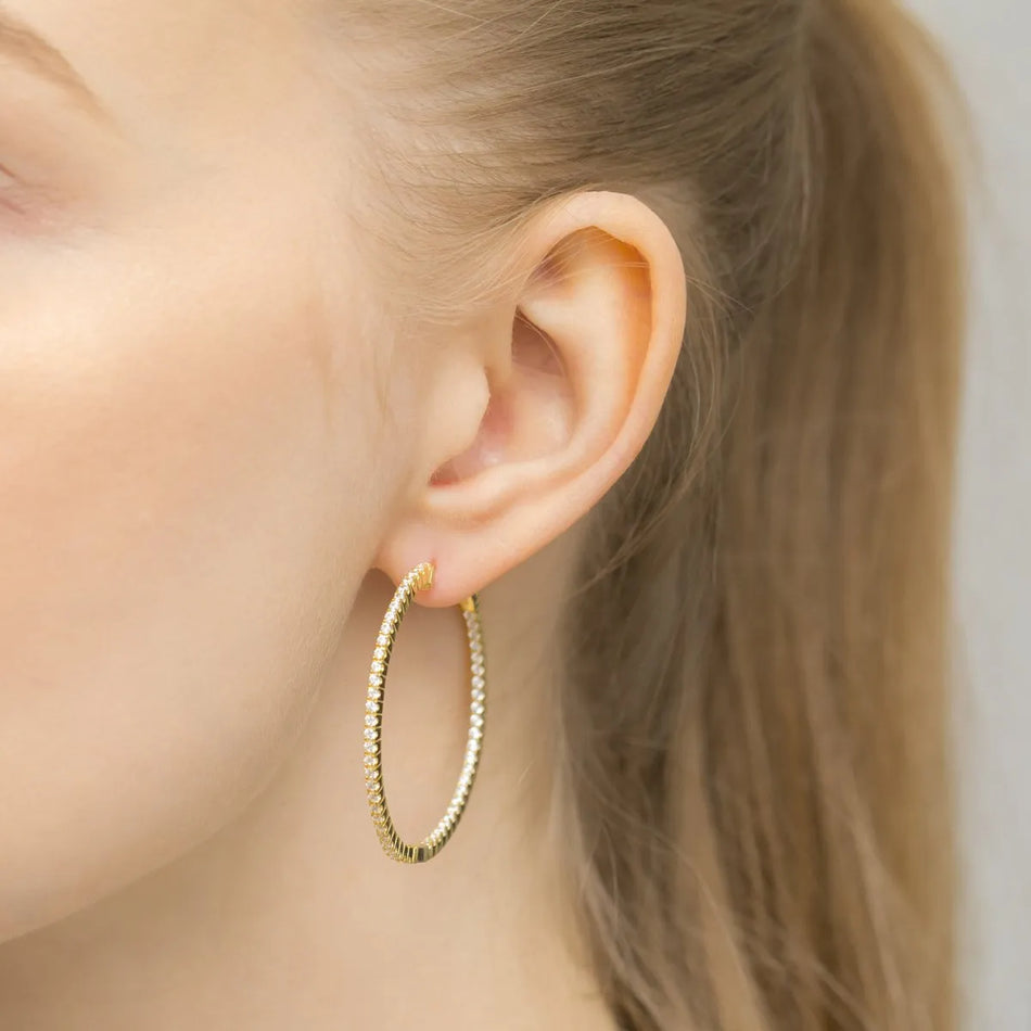 Pozlátené strieborné kruhové zásuvacie náušnice so zirkónmi