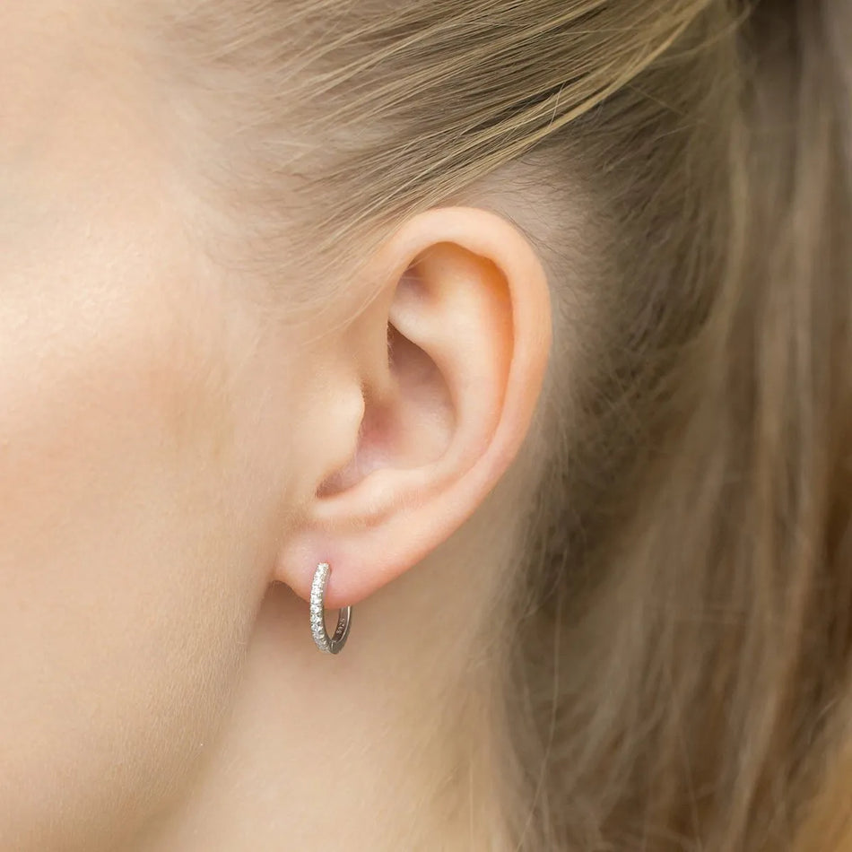 Strieborný Kruhové zásuvacie náušnice so zirkónmi