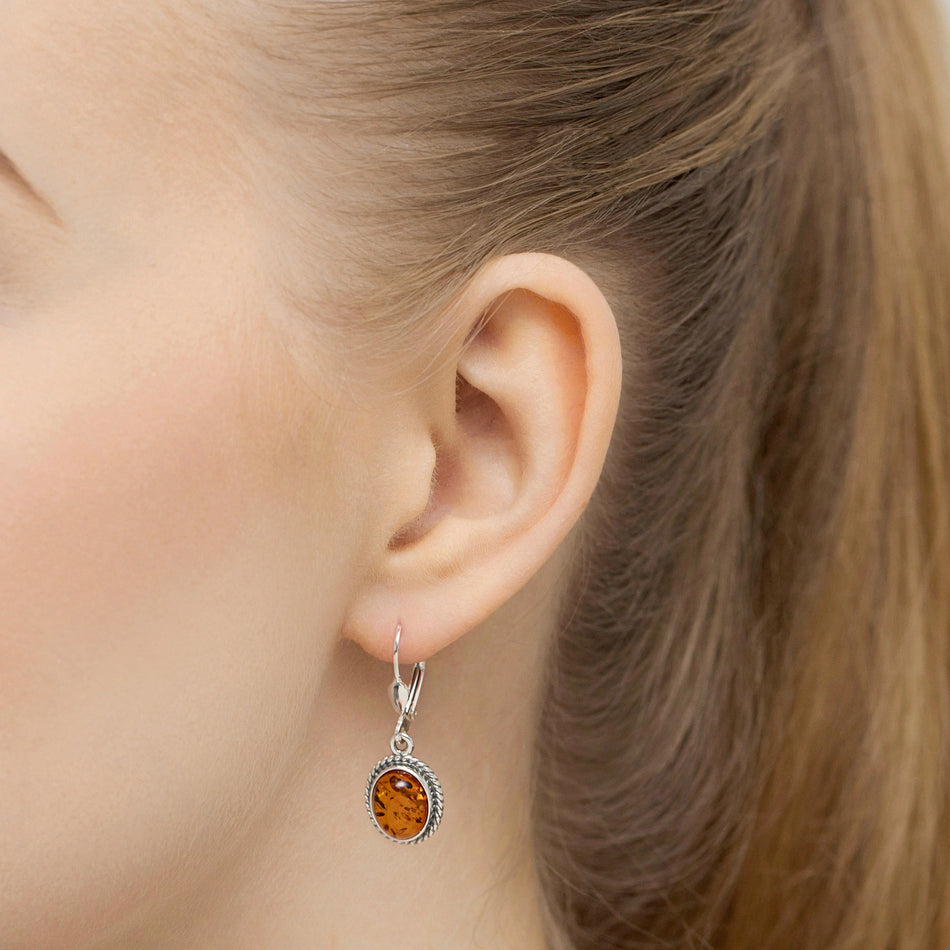 Strieborný Anglické zapínacie náušnice s prírodným jantárom