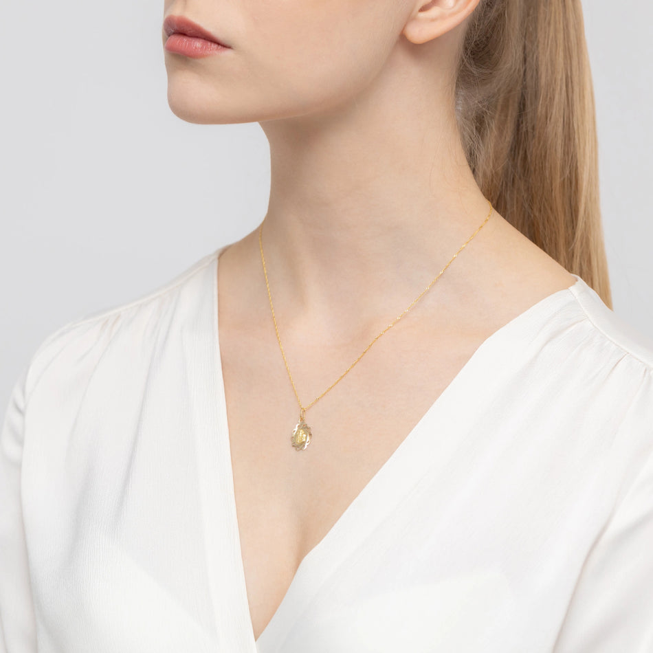 Zlatý prívesok medailón Panny Márie