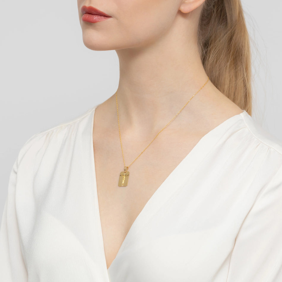 Zlatý medailón prívesok s ukrižovaným Ježišom Kristom