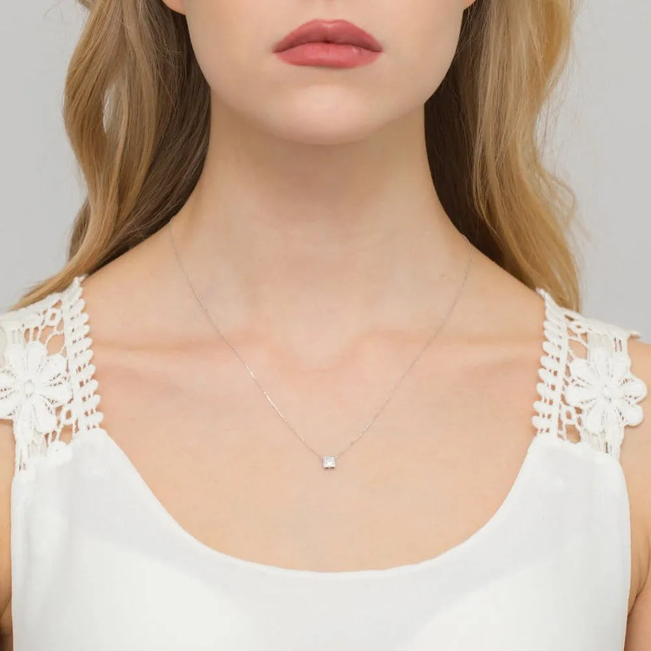 Zlatý náhrdelník s diamantmi 0,08 ct