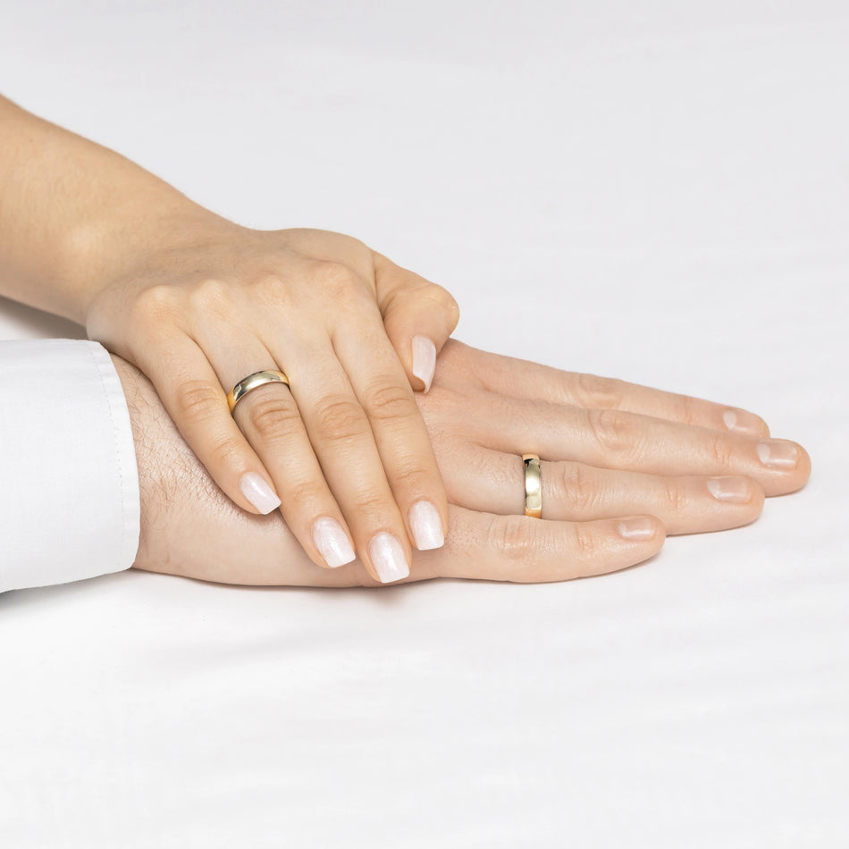 Klasické mierne zaoblené zlaté svadobné obrúčky prstene 4mm