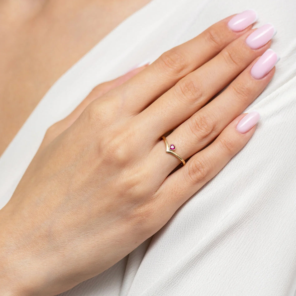 Prsteň zo zlata v tvare srdca s rubínovou zirkóniou