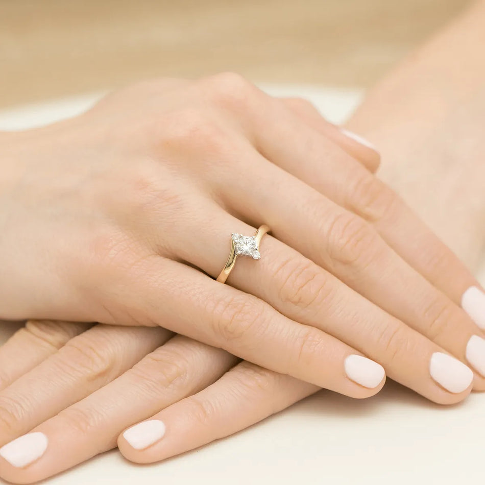 Gold Ring with 0.60ct White sapphire and Diamonds