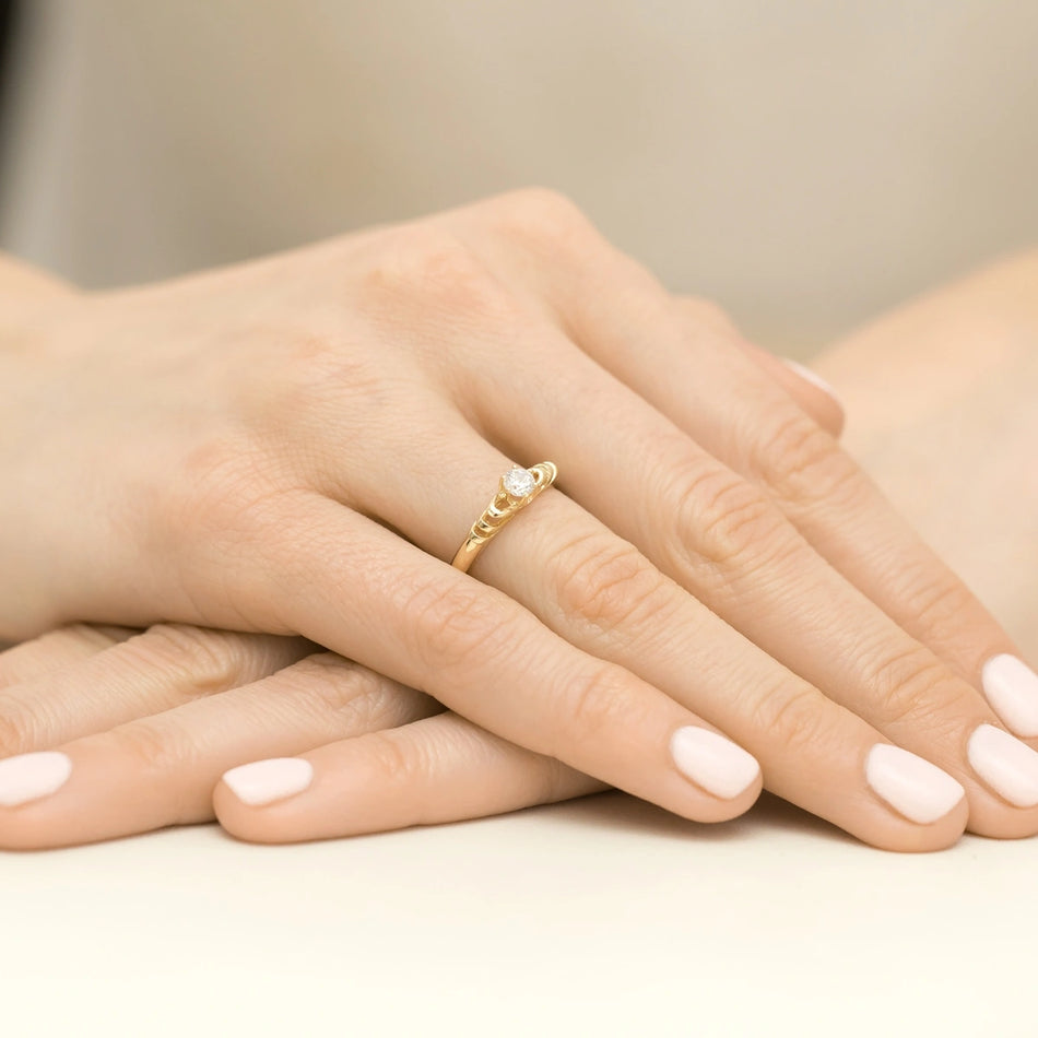 Zlatý prsteň s diamantom 0,15 ct