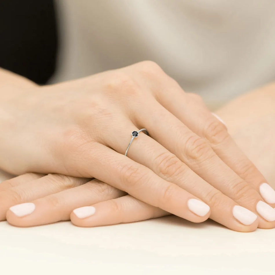 Zlatý prsteň s čiernym diamantom 0,12 ct