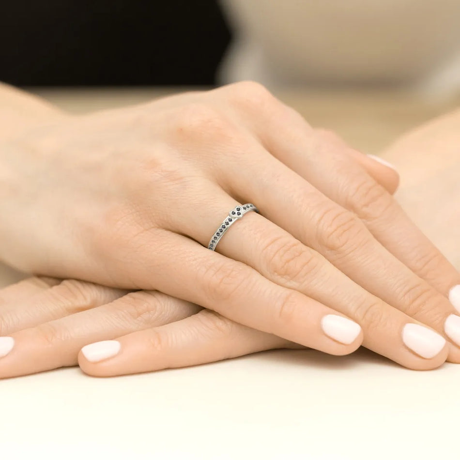 Sada zlatých prsteňov s čiernymi diamantmi