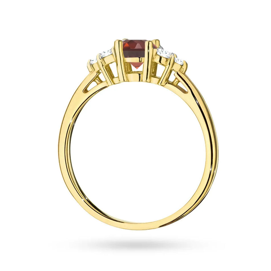 Gold Ring with 0,60ct Garnet and 6 Diamonds