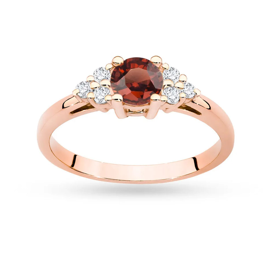 Gold Ring with 0,60ct Garnet and 6 Diamonds