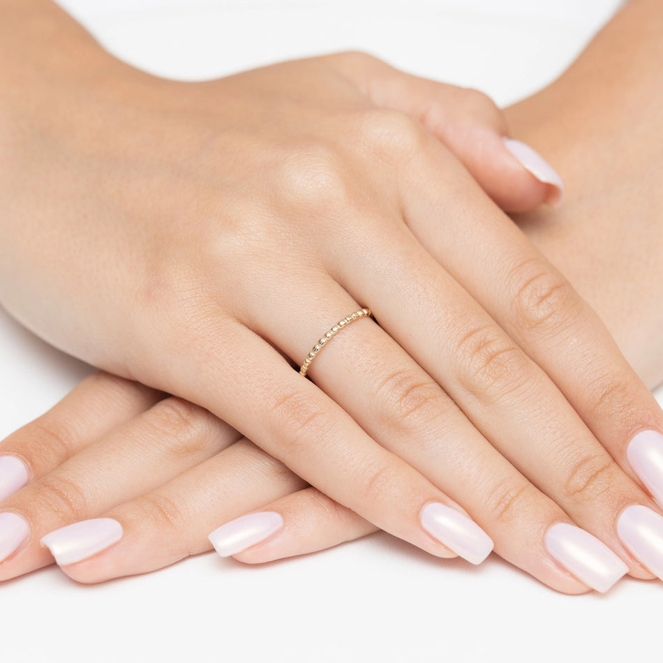 Zlatý prsteň s korálkami