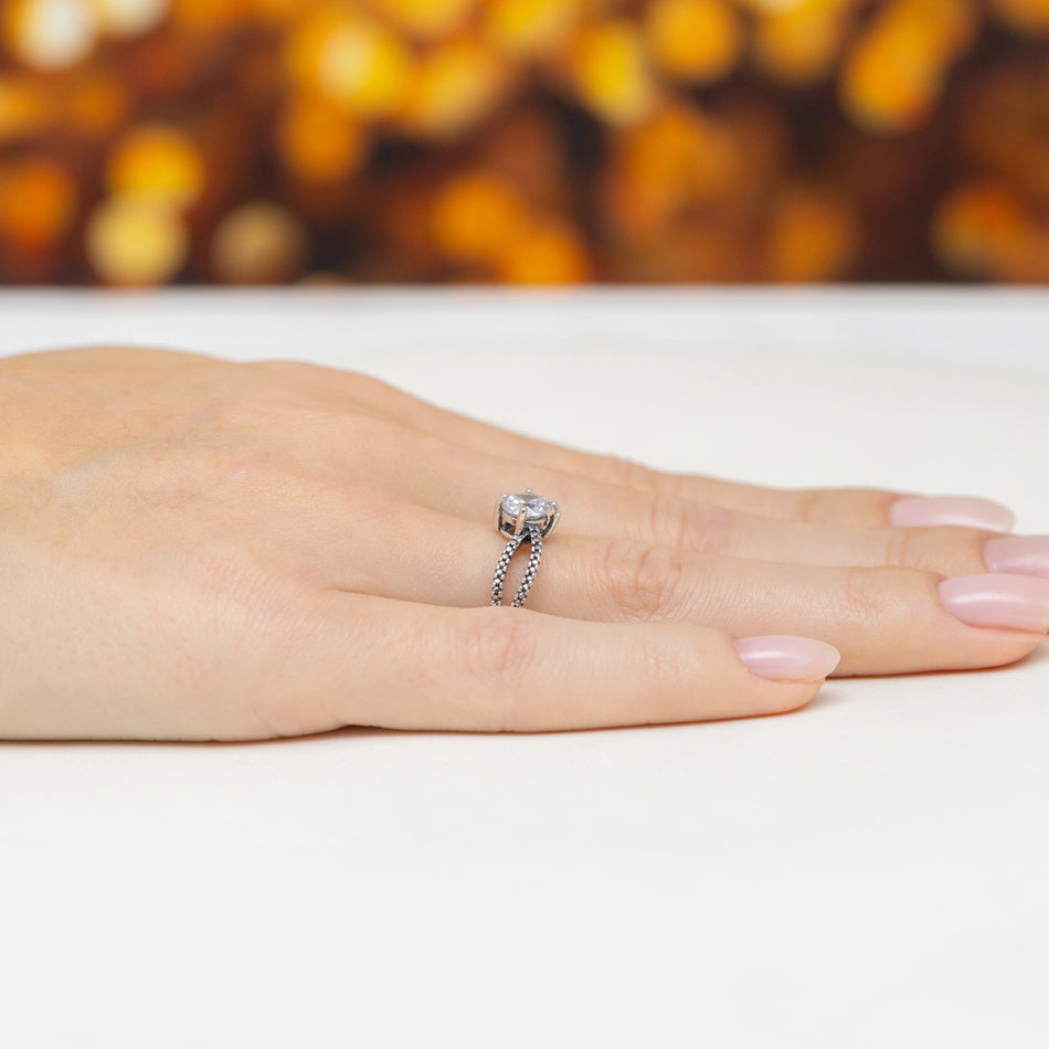 Strieborný prsteň so zirkónmi