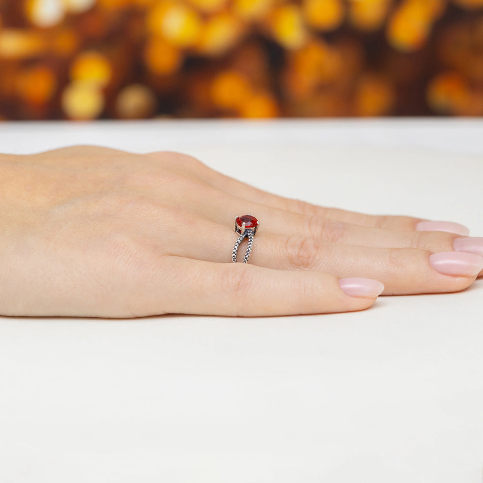 Strieborný prsteň so zirkónmi