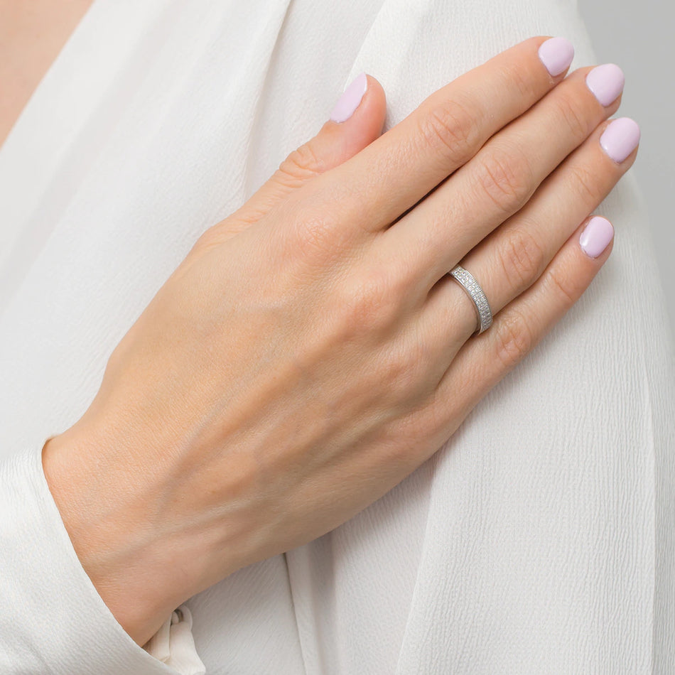 Strieborný prsteň so zirkónmi