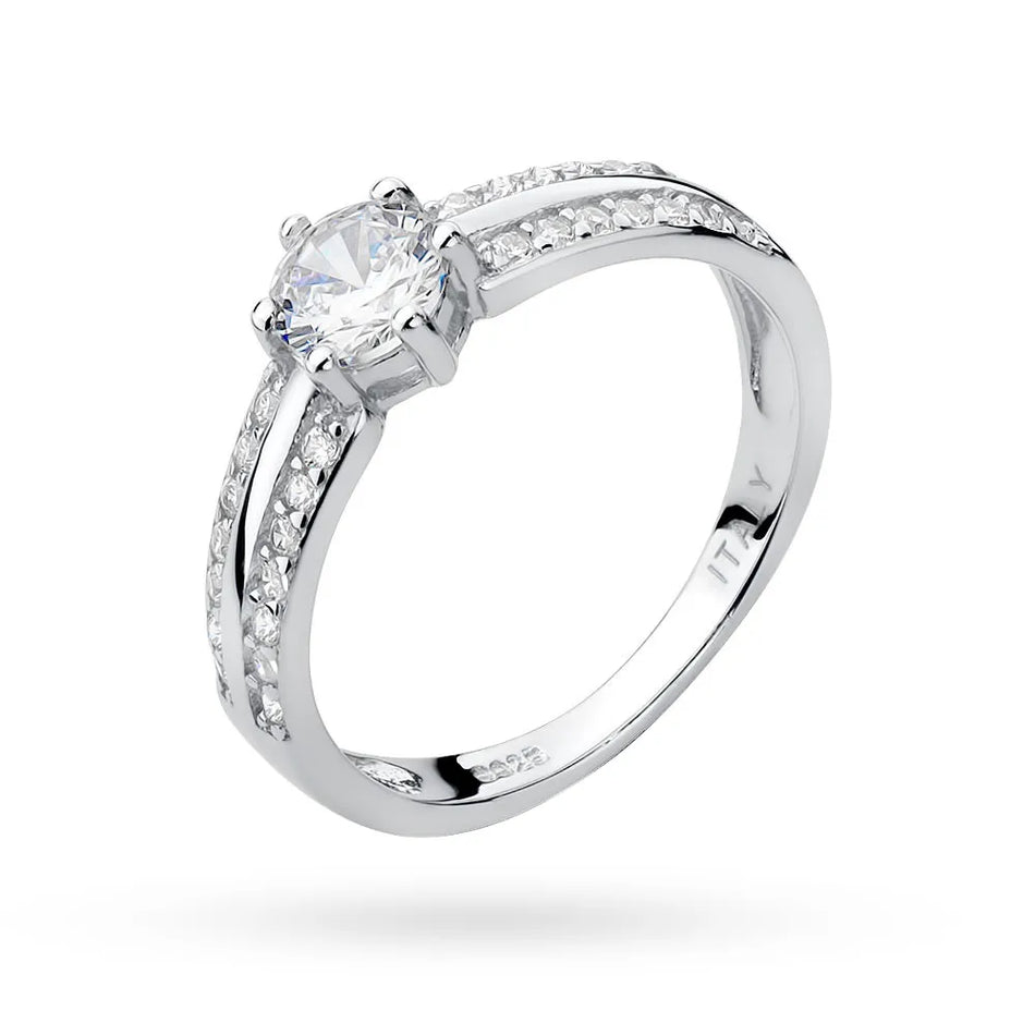 Strieborný prsteň so zirkónmi