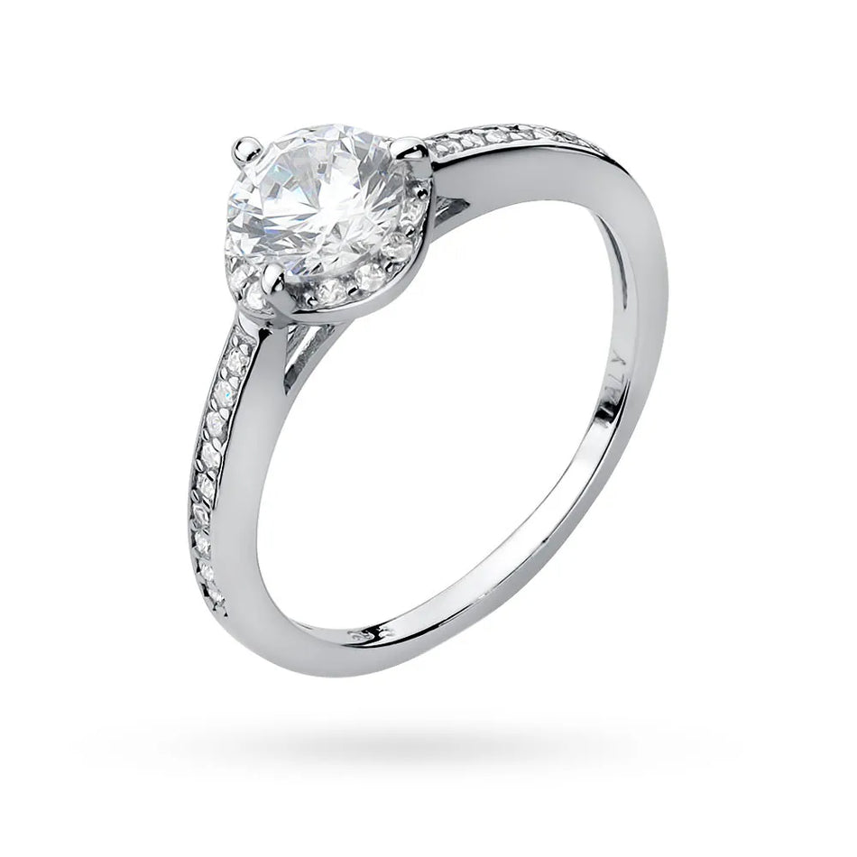 Strieborný prsteň so zirkónmi