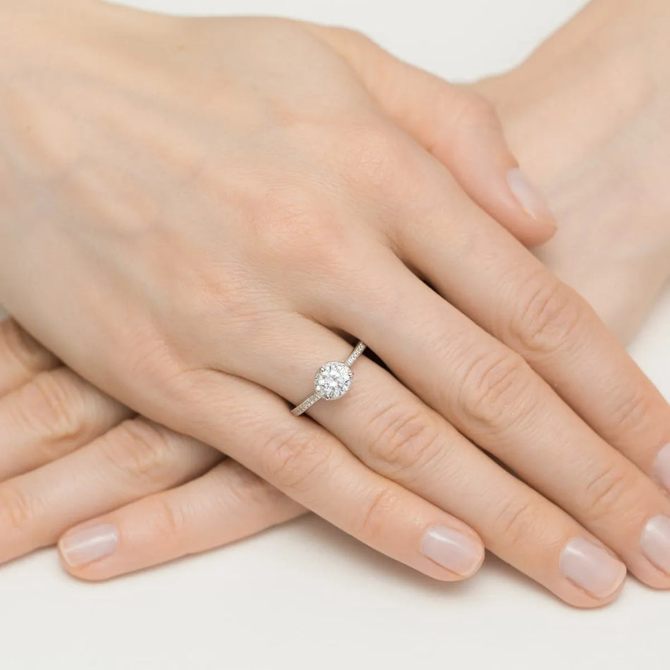 Strieborný prsteň so zirkónmi