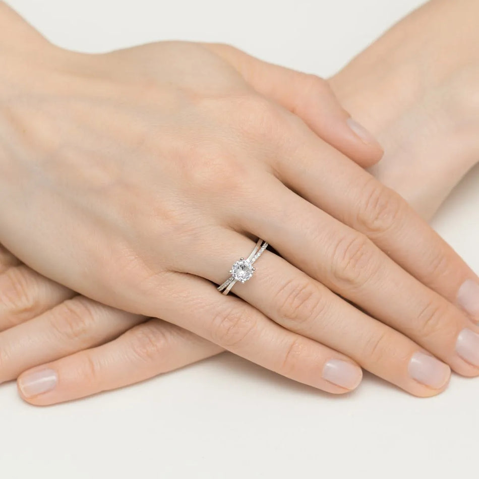 Strieborný prsteň so zirkónmi