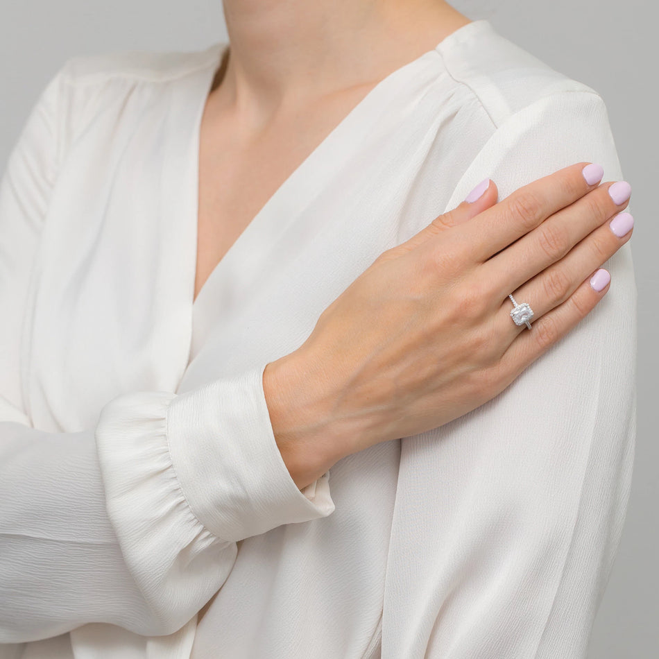 Strieborný prsteň so zirkónmi