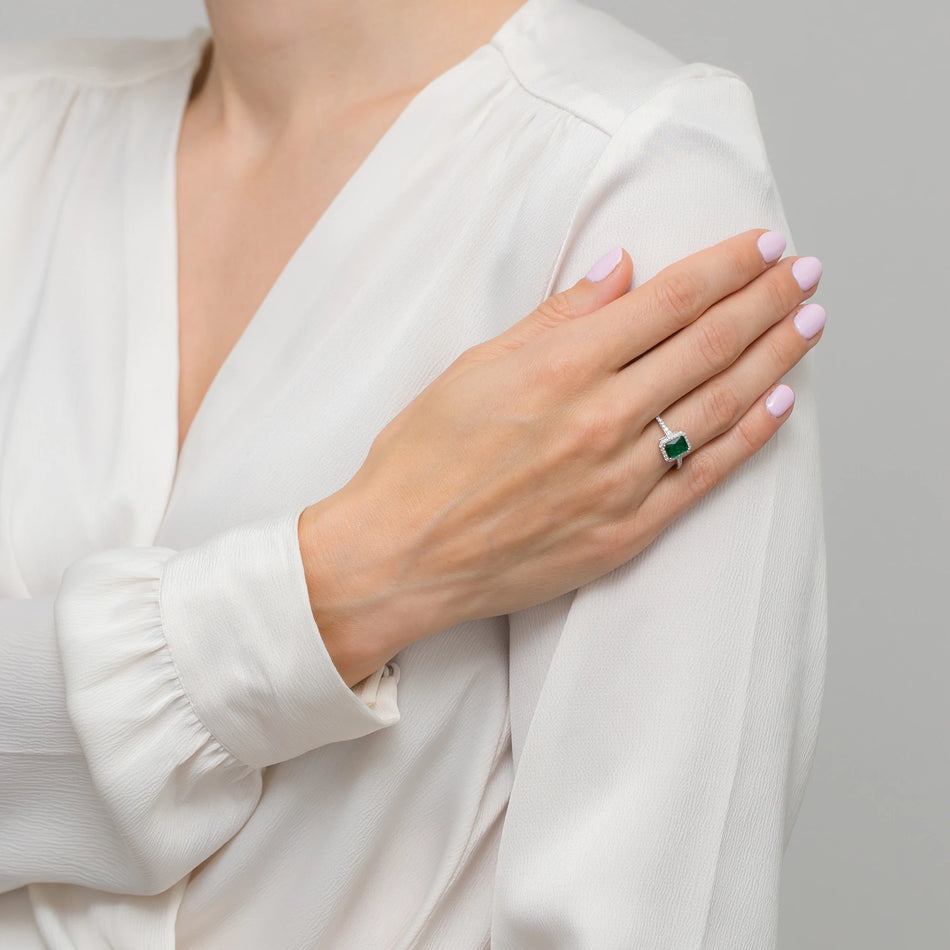 Strieborný prsteň so zirkónmi