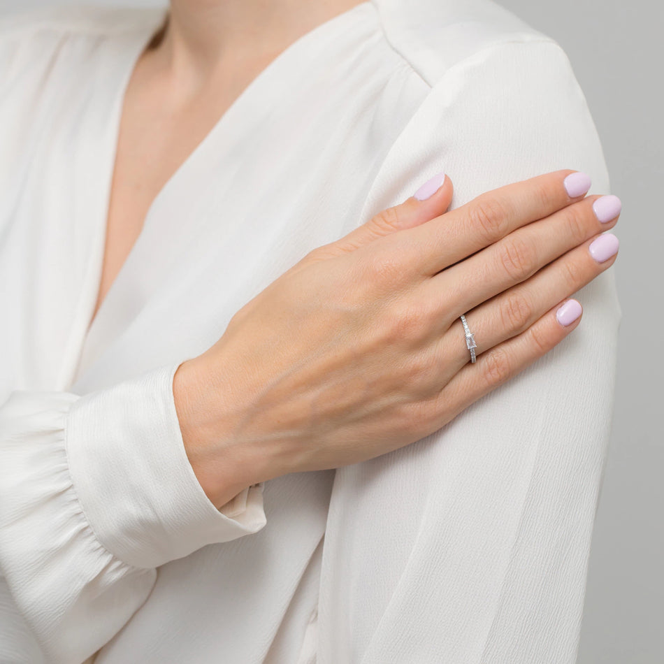 Strieborný prsteň so zirkónmi