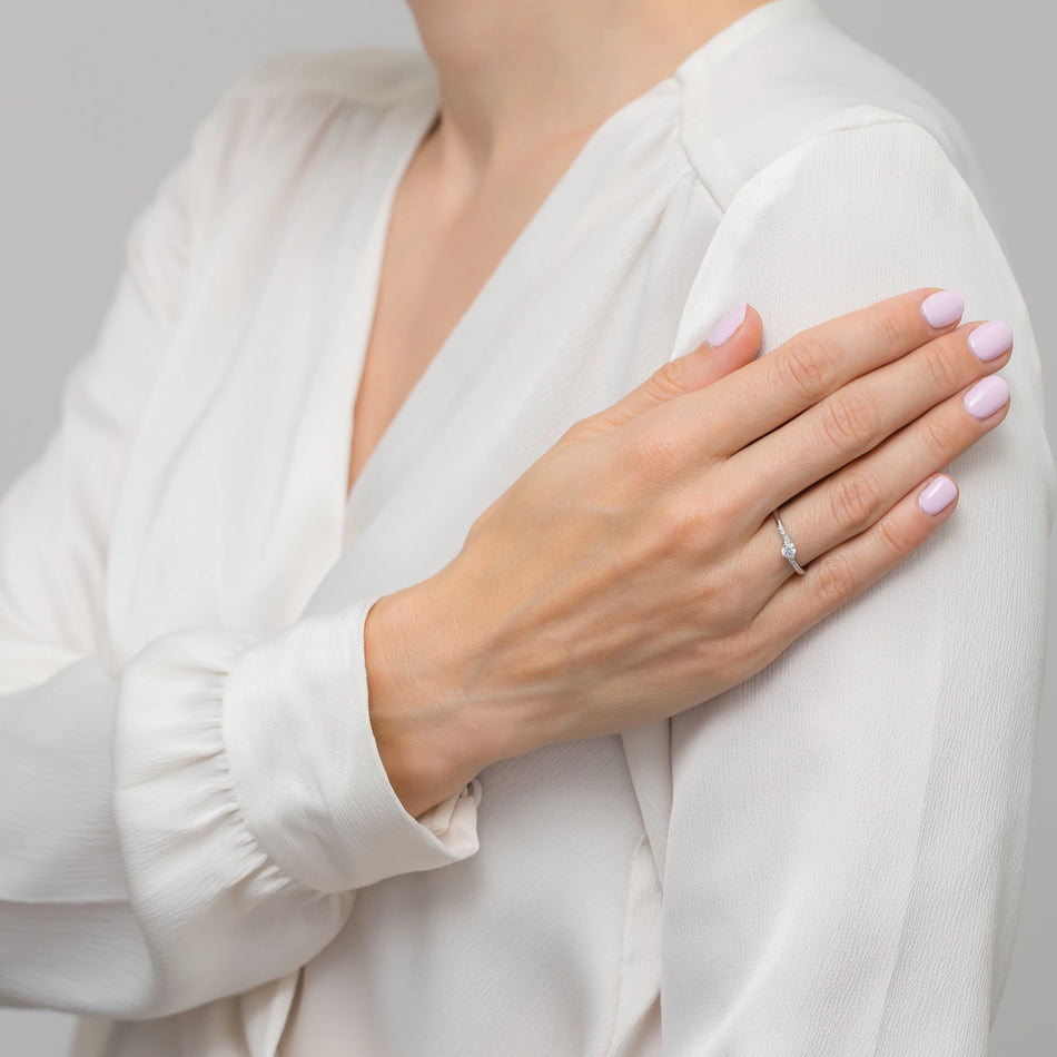 Strieborný prsteň so zirkónmi